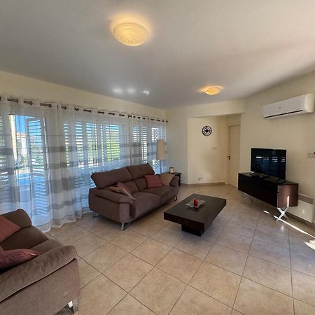 Beach Villa Sofia เนโอโชริโอ ภายนอก รูปภาพ